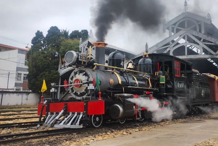 O trem nas estações de São João del-Rei e Tiradentes