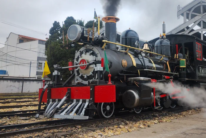 O trem nas estações de São João del-Rei e Tiradentes