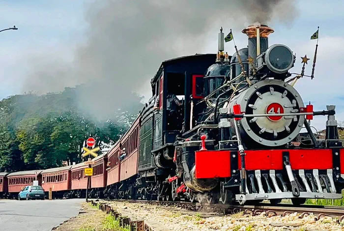 O trem entre São João del-Rei e Tiradentes