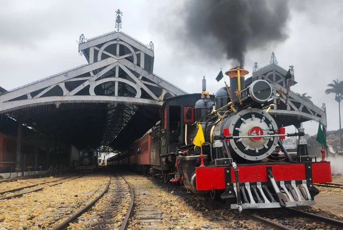 O trem nas estações de São João del-Rei e Tiradentes