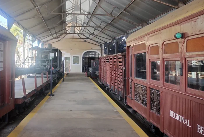 O trem nas estações de São João del-Rei e Tiradentes
